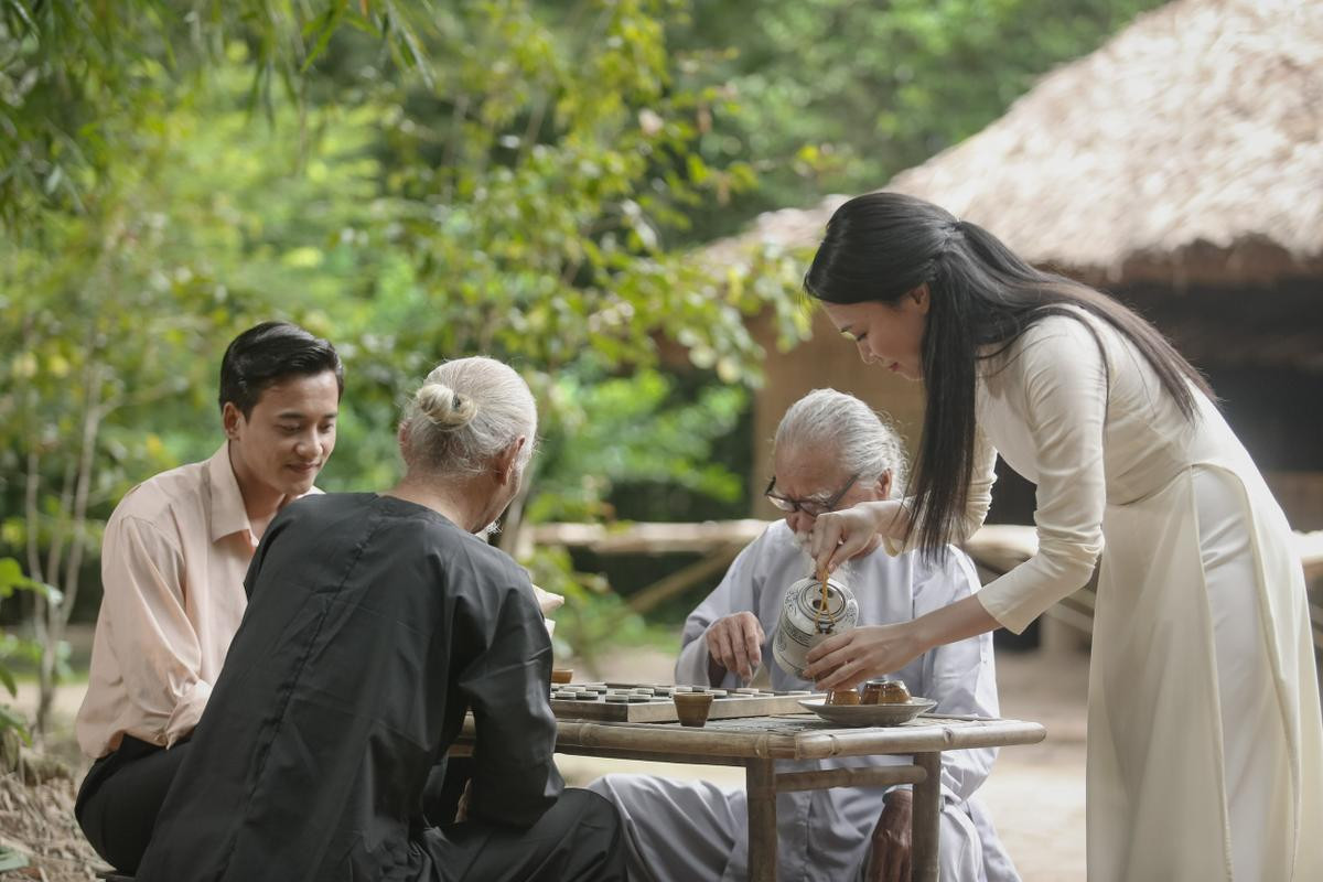 Có một Mỹ Tâm vào vai cô giáo thời chiến tuổi đôi mươi 'xanh mượt' thế này! Ảnh 11