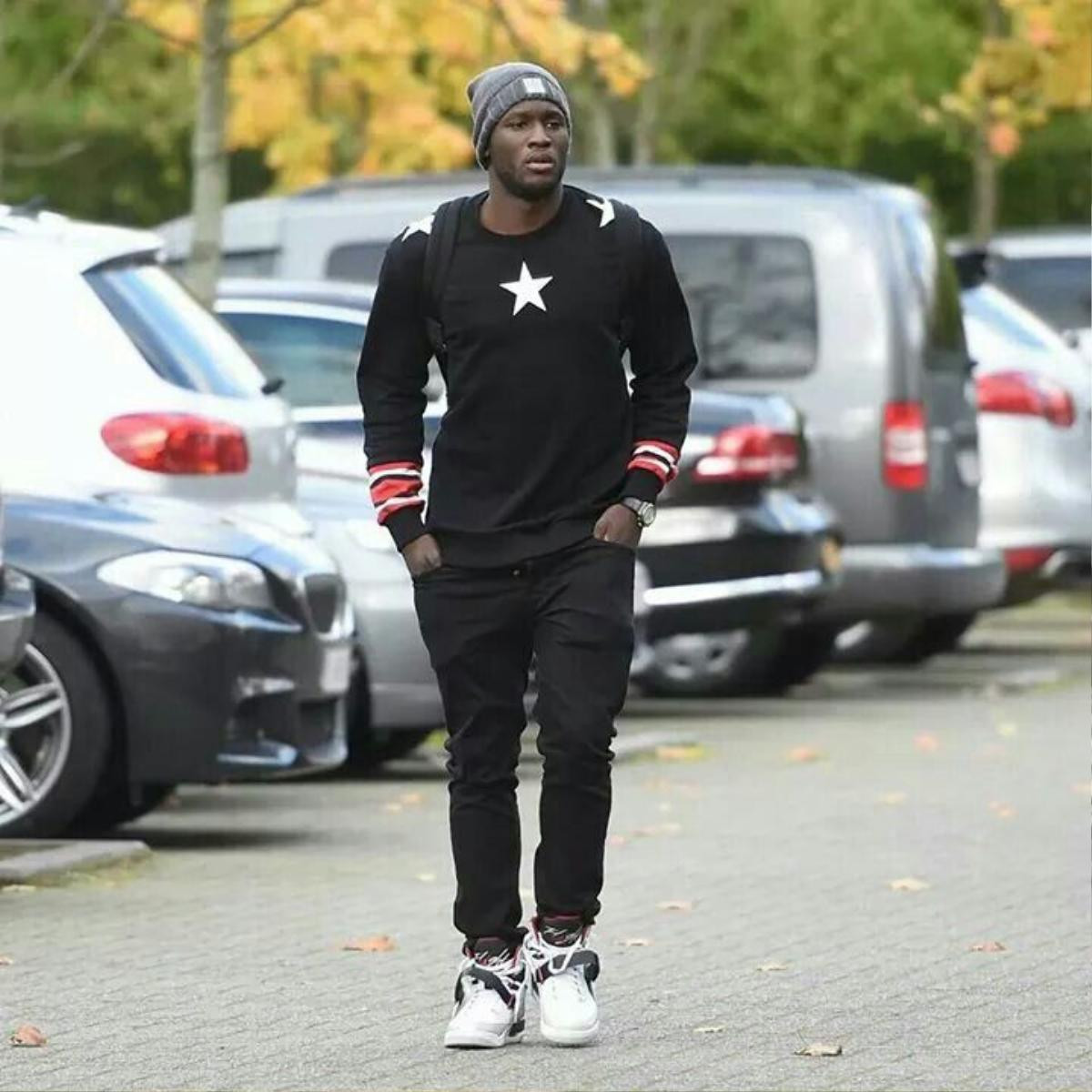 'Thanh niên nghiêm túc' Lukaku khổ vì … gái Ảnh 1