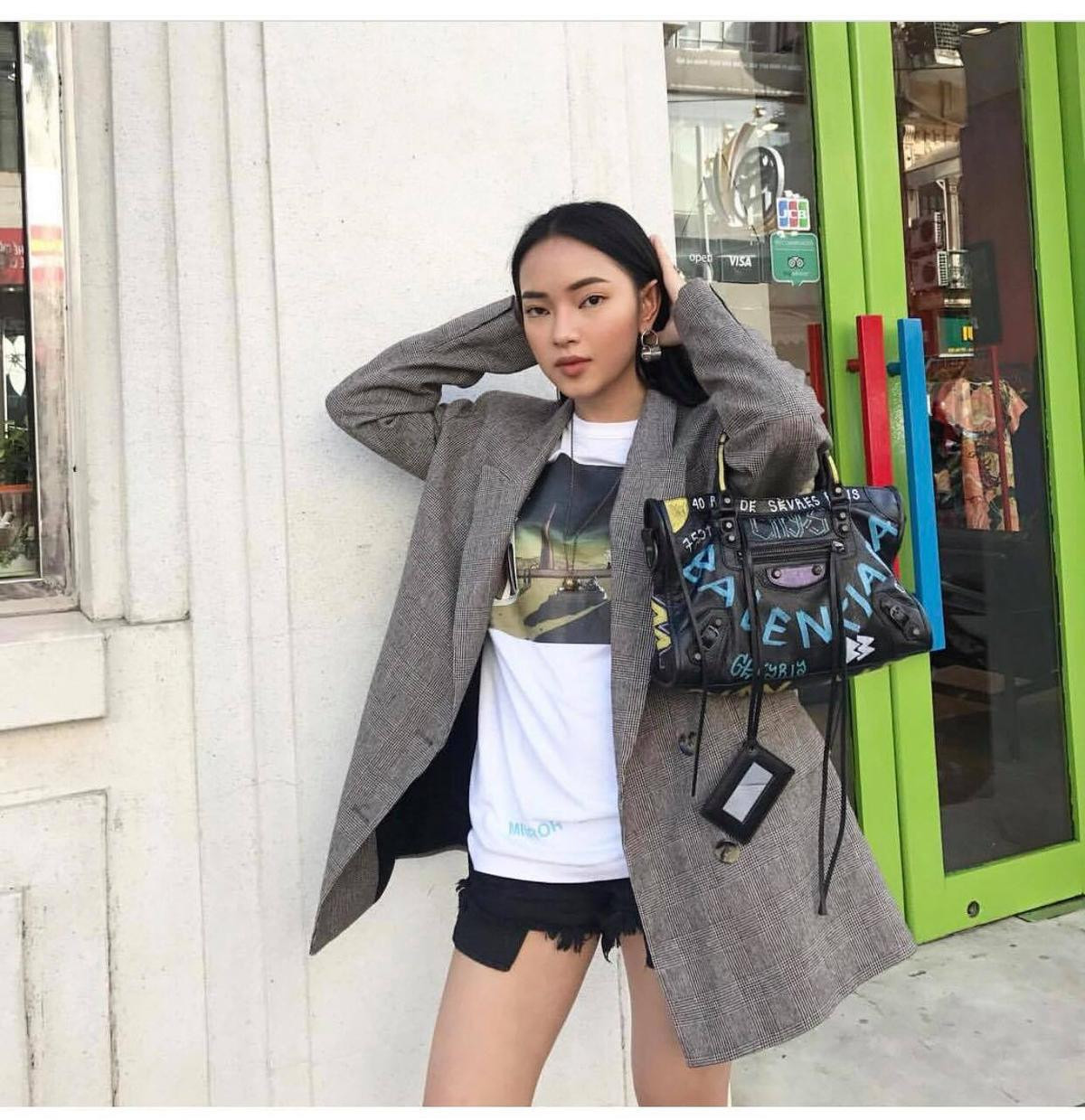 Street-style hot nhất tuần: 'Mẹ chồng' Thanh Hằng hoá công sở, Lan Khuê eo thon bất ngờ! Ảnh 9