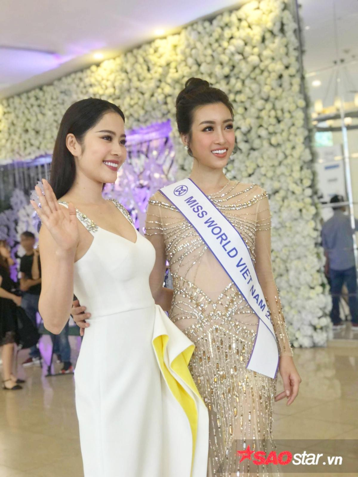 Hoa hậu Đỗ Mỹ Linh rạng rỡ tại họp báo trước thềm dự thi Miss World 2017 Ảnh 4