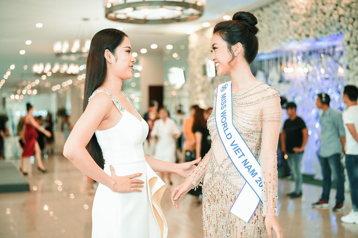 Hoa hậu Đỗ Mỹ Linh rạng rỡ tại họp báo trước thềm dự thi Miss World 2017 Ảnh 5