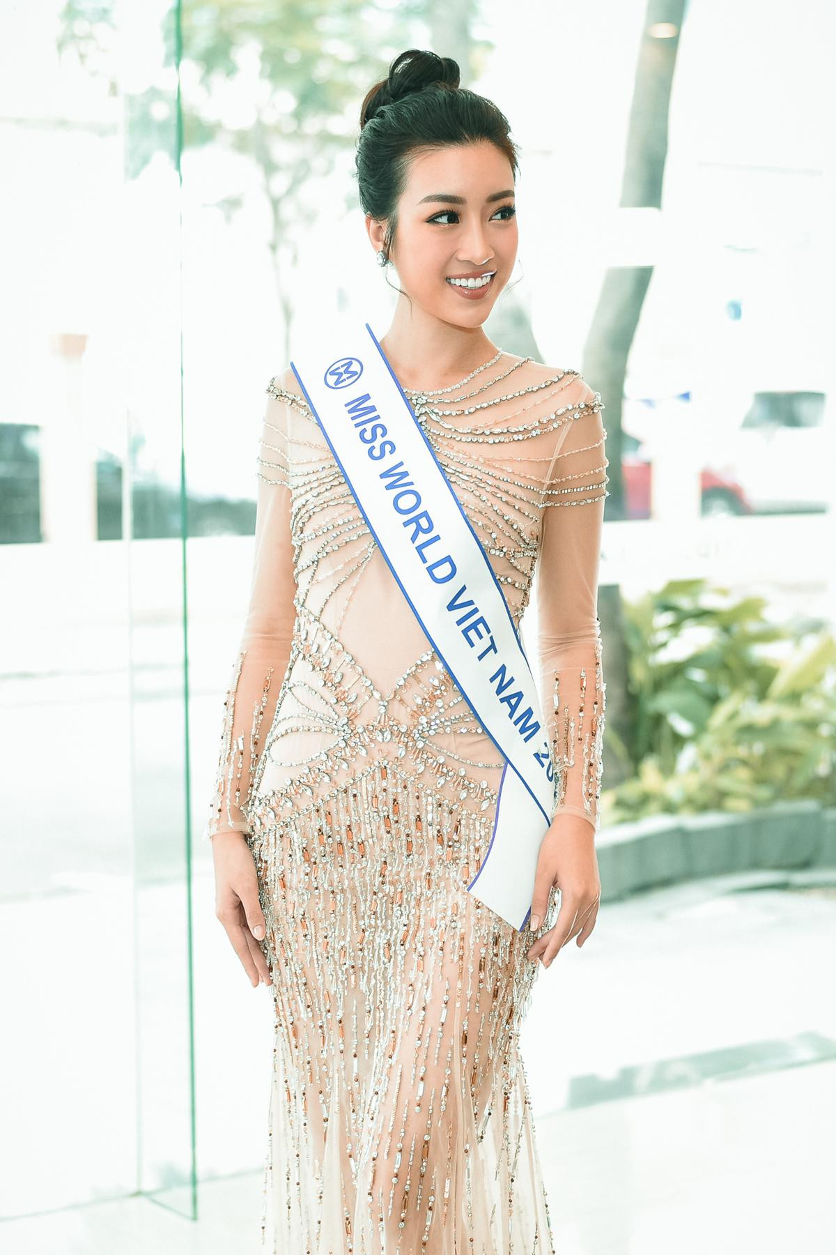 Hoa hậu Đỗ Mỹ Linh rạng rỡ tại họp báo trước thềm dự thi Miss World 2017 Ảnh 3