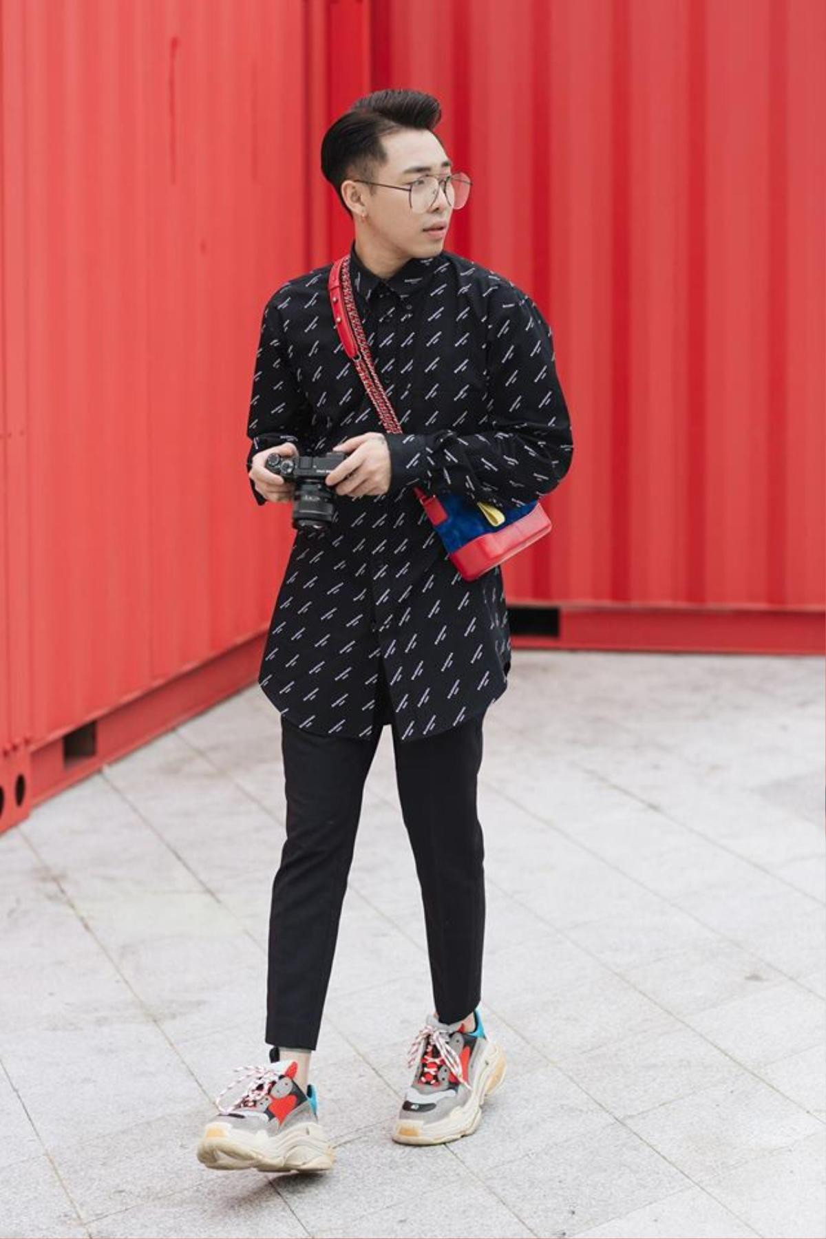 Giống một 'cuộc chiến', street style ngày 2 Seoul Fashion Week bắt mắt và 'ăn đứt' ngày đầu! Ảnh 5