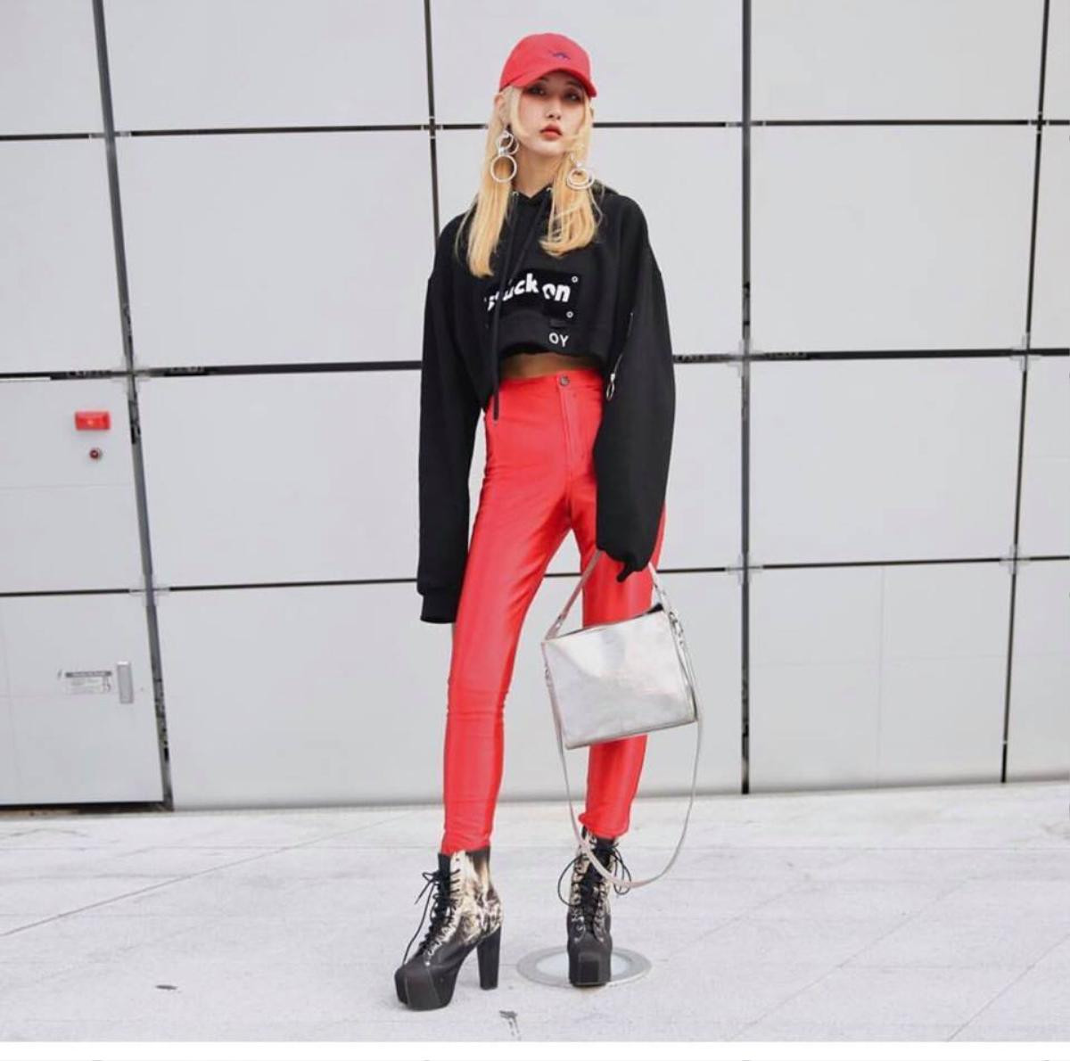 Giống một 'cuộc chiến', street style ngày 2 Seoul Fashion Week bắt mắt và 'ăn đứt' ngày đầu! Ảnh 10