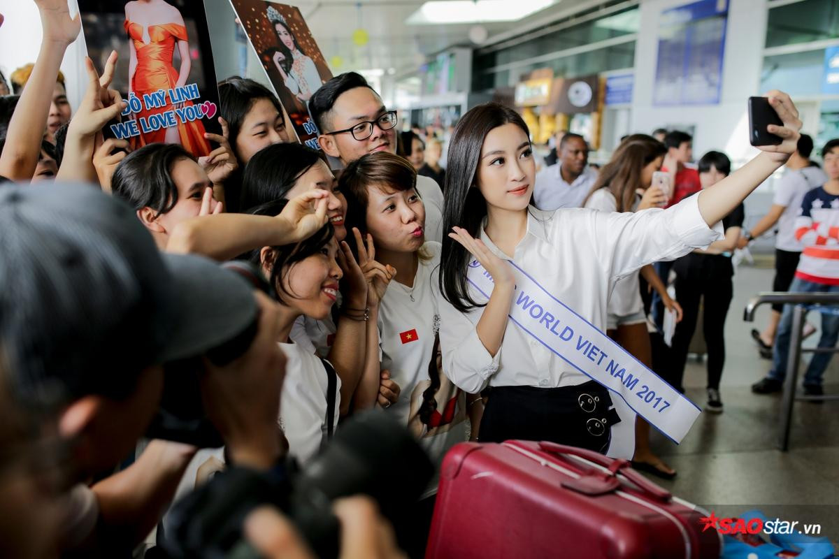 Fan Đỗ Mỹ Linh gây ‘náo loạn’ tại sân bay, cổ vũ người đẹp lên đường chinh chiến Miss World 2017 Ảnh 8