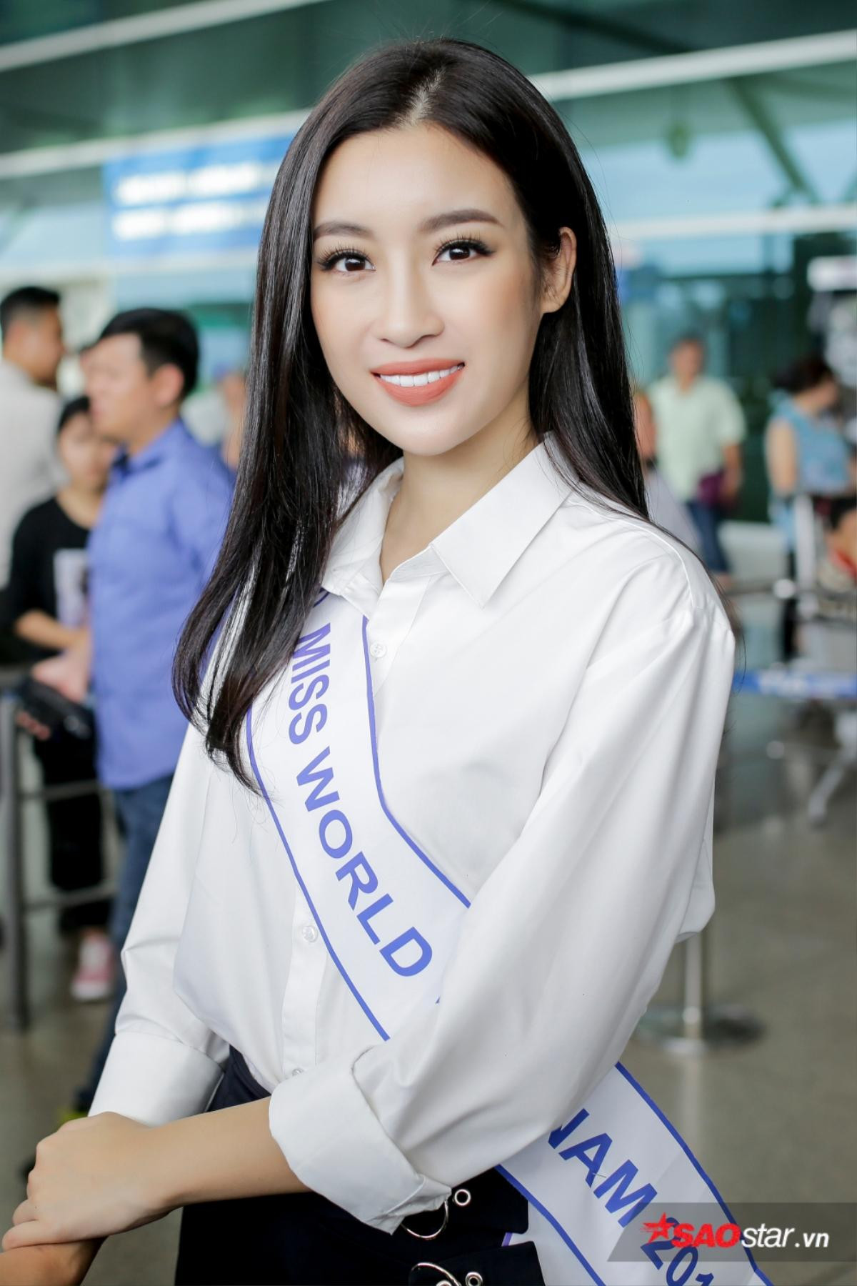 Fan Đỗ Mỹ Linh gây ‘náo loạn’ tại sân bay, cổ vũ người đẹp lên đường chinh chiến Miss World 2017 Ảnh 2