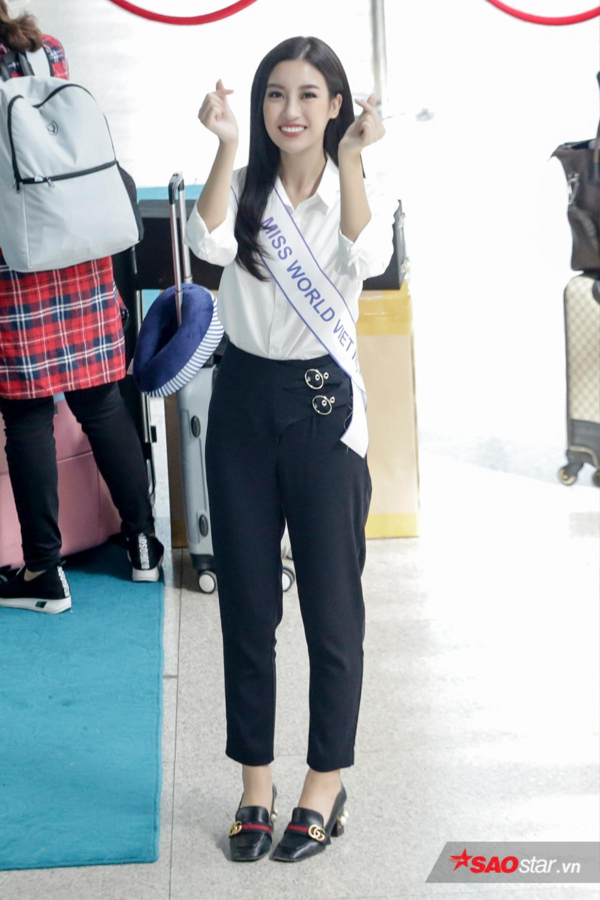 Fan Đỗ Mỹ Linh gây ‘náo loạn’ tại sân bay, cổ vũ người đẹp lên đường chinh chiến Miss World 2017 Ảnh 19