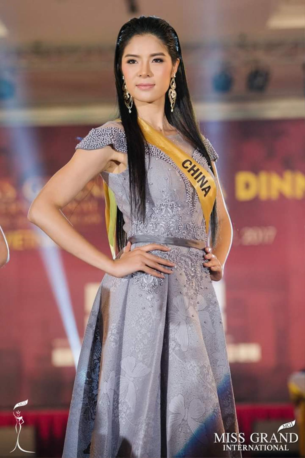 Người đẹp Miss Grand diện trang phục quê kiểng, cũ kỹ, khiến người đối diện phải 'lắc đầu' ngán ngẩm Ảnh 6