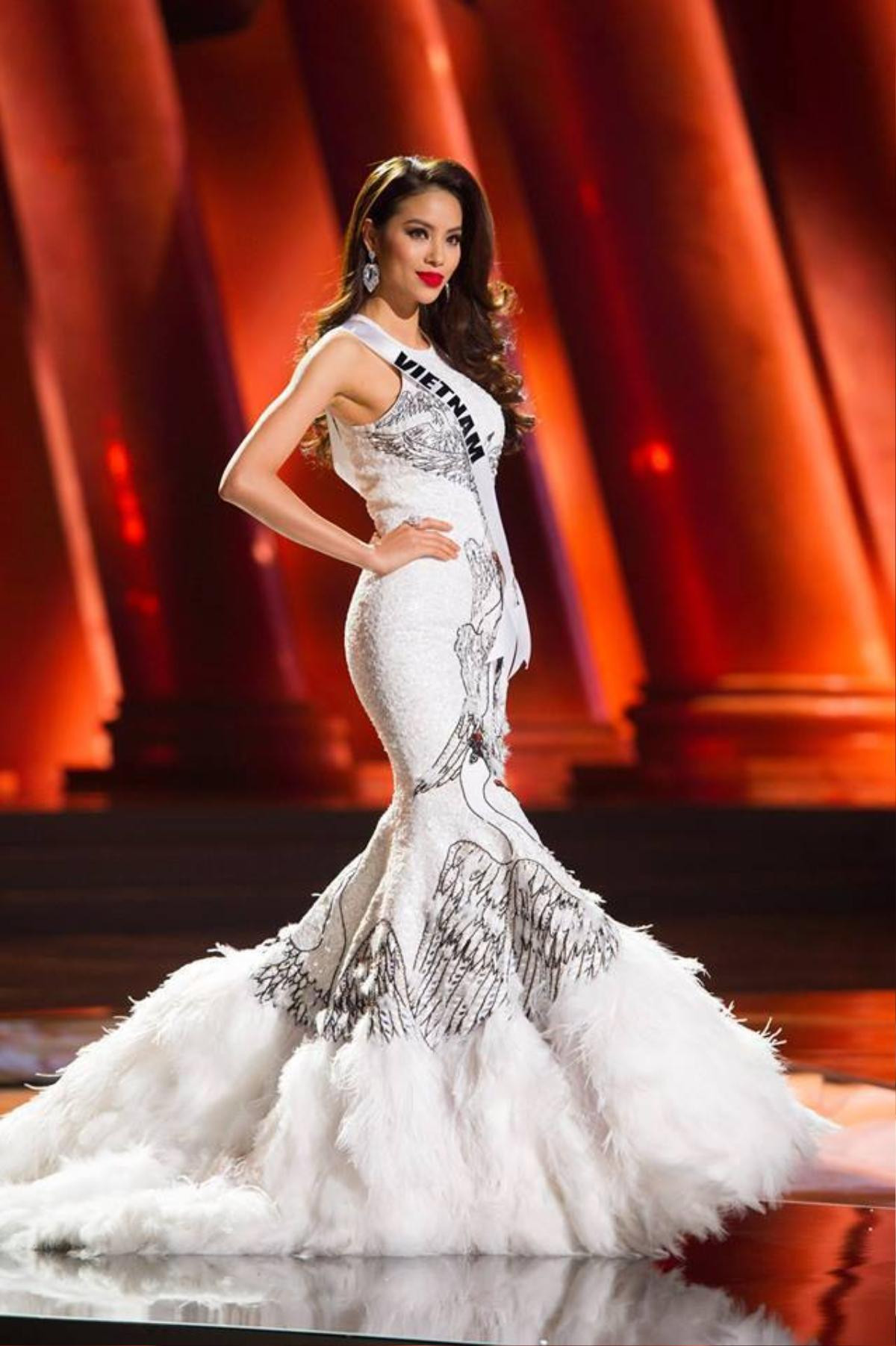 Vẻ nóng bỏng 'kẻ chín, người mười' của 8 nhan sắc Việt ở đấu trường Miss Universe Ảnh 12