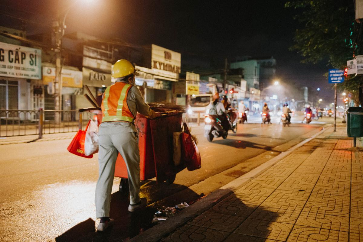 Chuyện của người phụ nữ bỏ nghề kế toán để ra đường quét rác ở Sài Gòn Ảnh 10