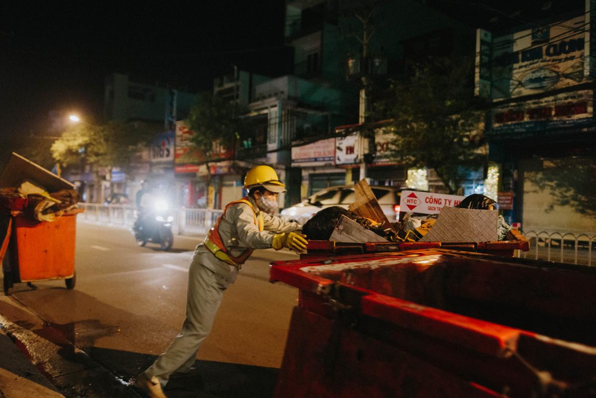 Chuyện của người phụ nữ bỏ nghề kế toán để ra đường quét rác ở Sài Gòn Ảnh 8