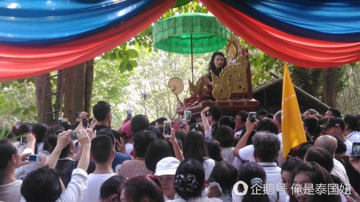 Trở về thực tại sau 3 năm sống trong hang núi, thầy tu đẹp trai được dân chúng chào đón như minh tinh Ảnh 4