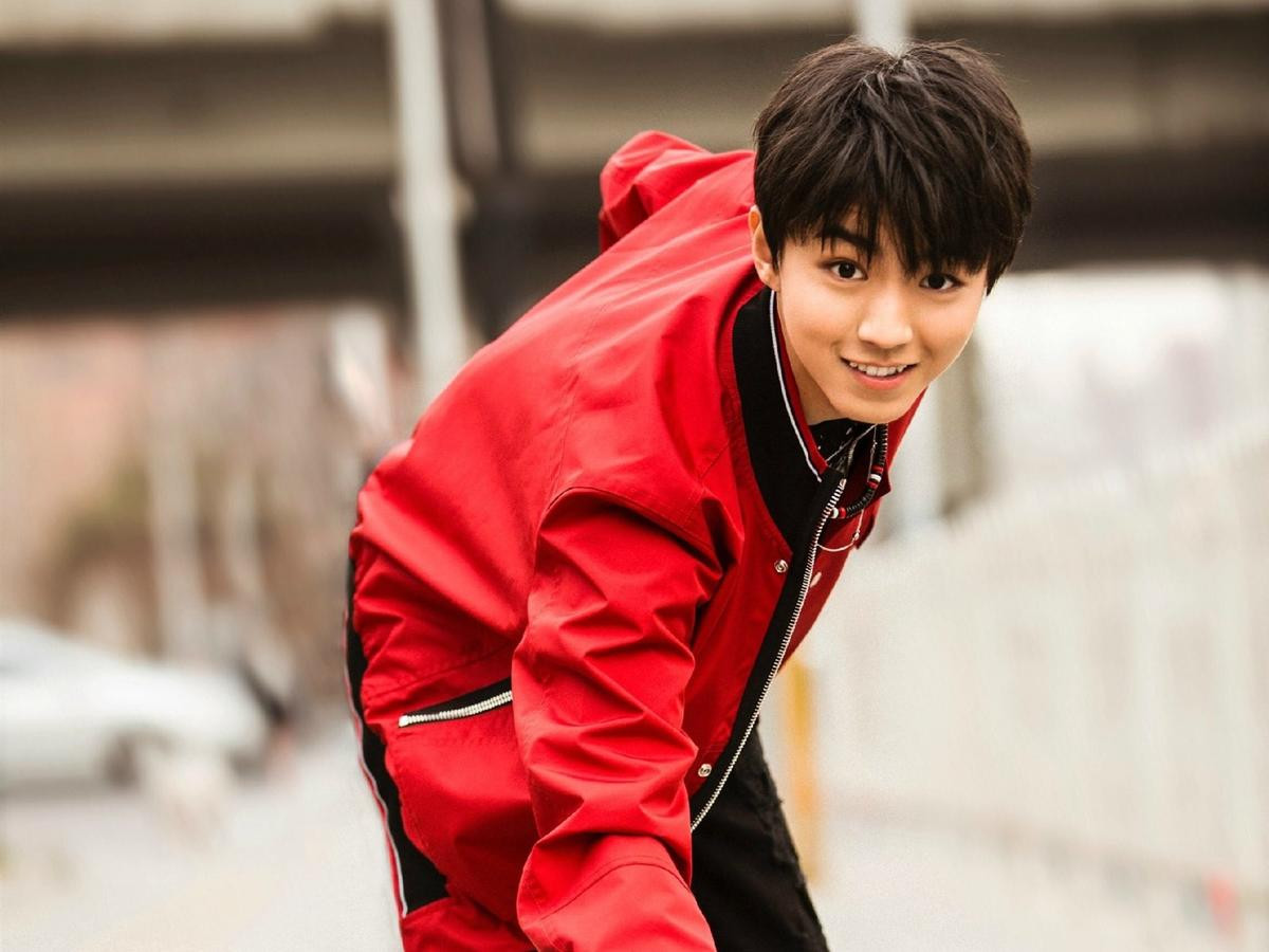 Địch Lệ Nhiệt Ba siêu ngầu, sánh đôi với Vương Tuấn Khải (TFBOYS) trong phim mới Ảnh 6