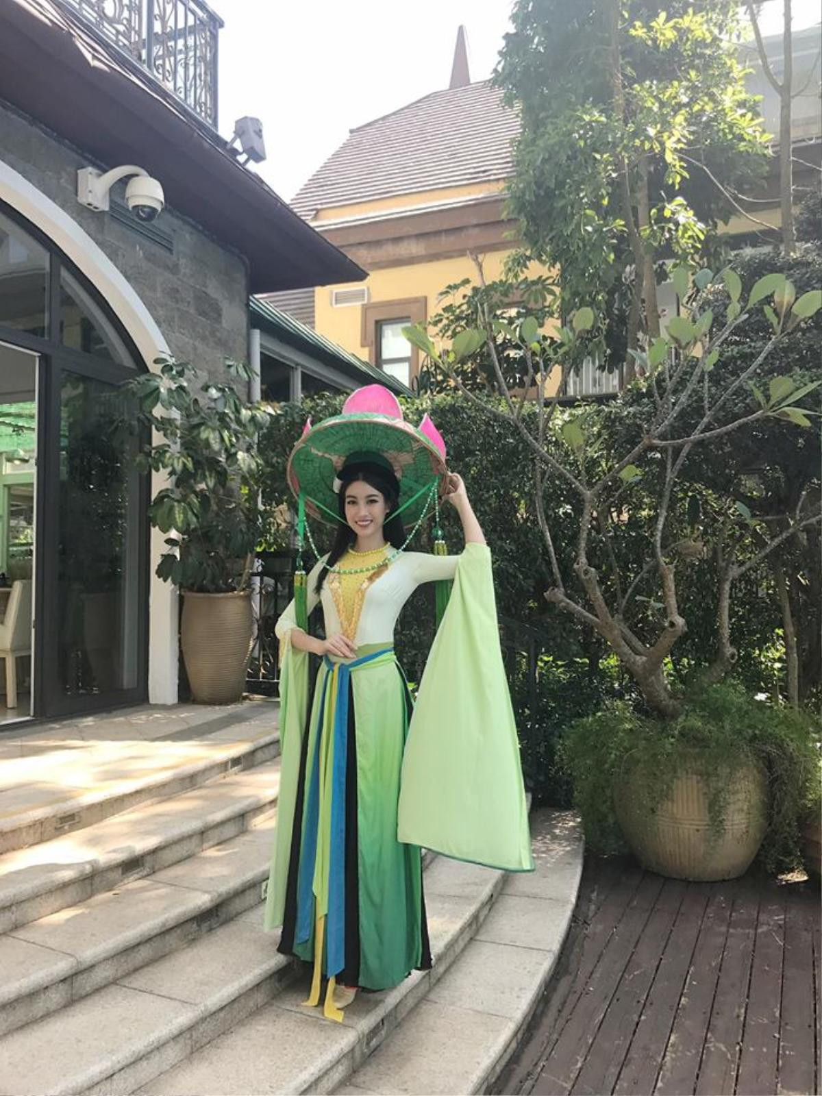 Đỗ Mỹ Linh mang điệu múa sen đến Miss World 2017 Ảnh 9