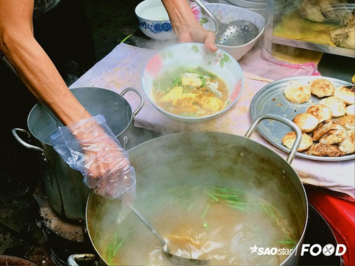 Bún Num Bo Chóc - hương vị bún cá đến từ Campuchia ở chợ Hồ Thị Kỷ, TP.HCM Ảnh 2