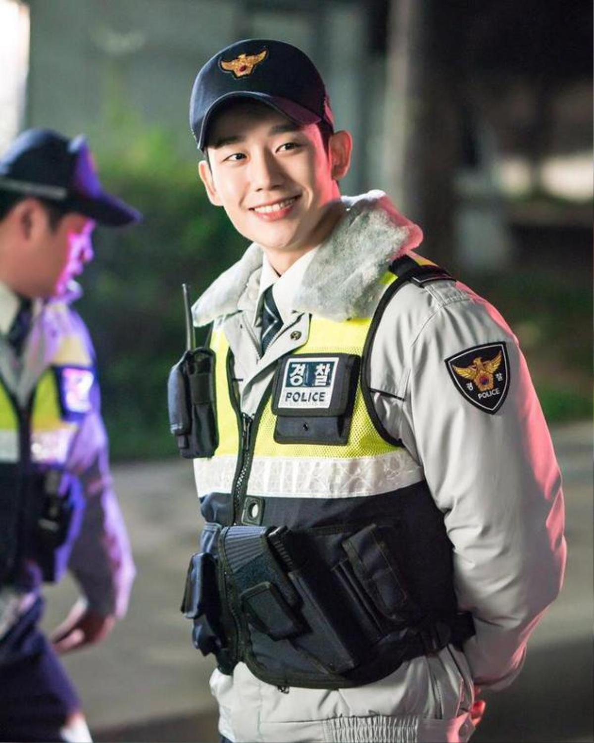 Jung Hae In: Chàng nam phụ có nụ cười tỏa nắng và thân hình 6 múi của phim “Khi nàng say giấc” Ảnh 9