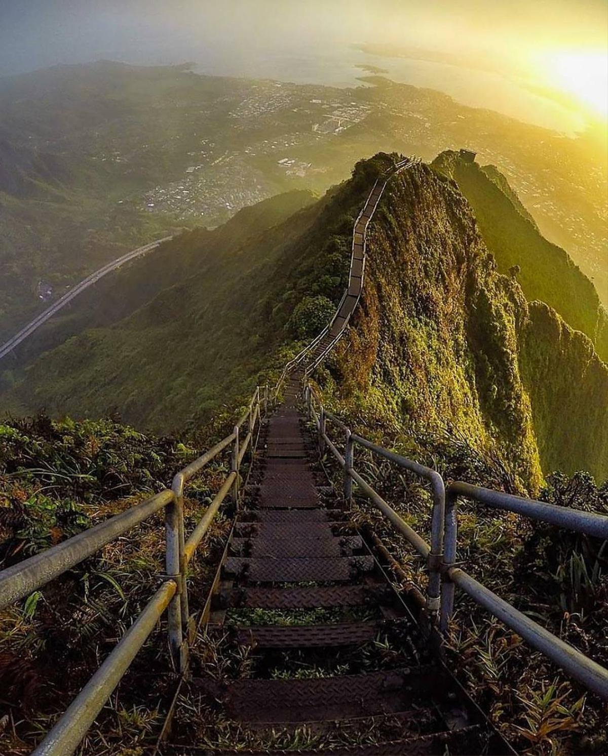 Con đường mang tên 'nấc thang lên thiên đường' ở Hawaii Ảnh 8