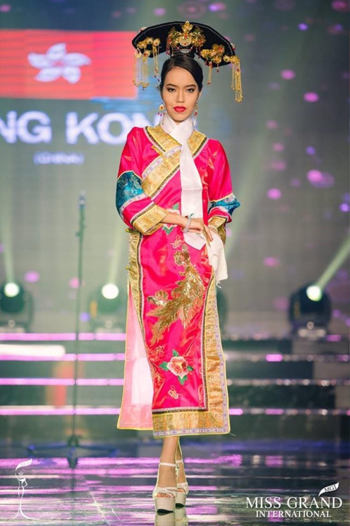 Thí sinh kém sắc của Hong Kong lại gây thất vọng vì catwalk như đi chợ Ảnh 3