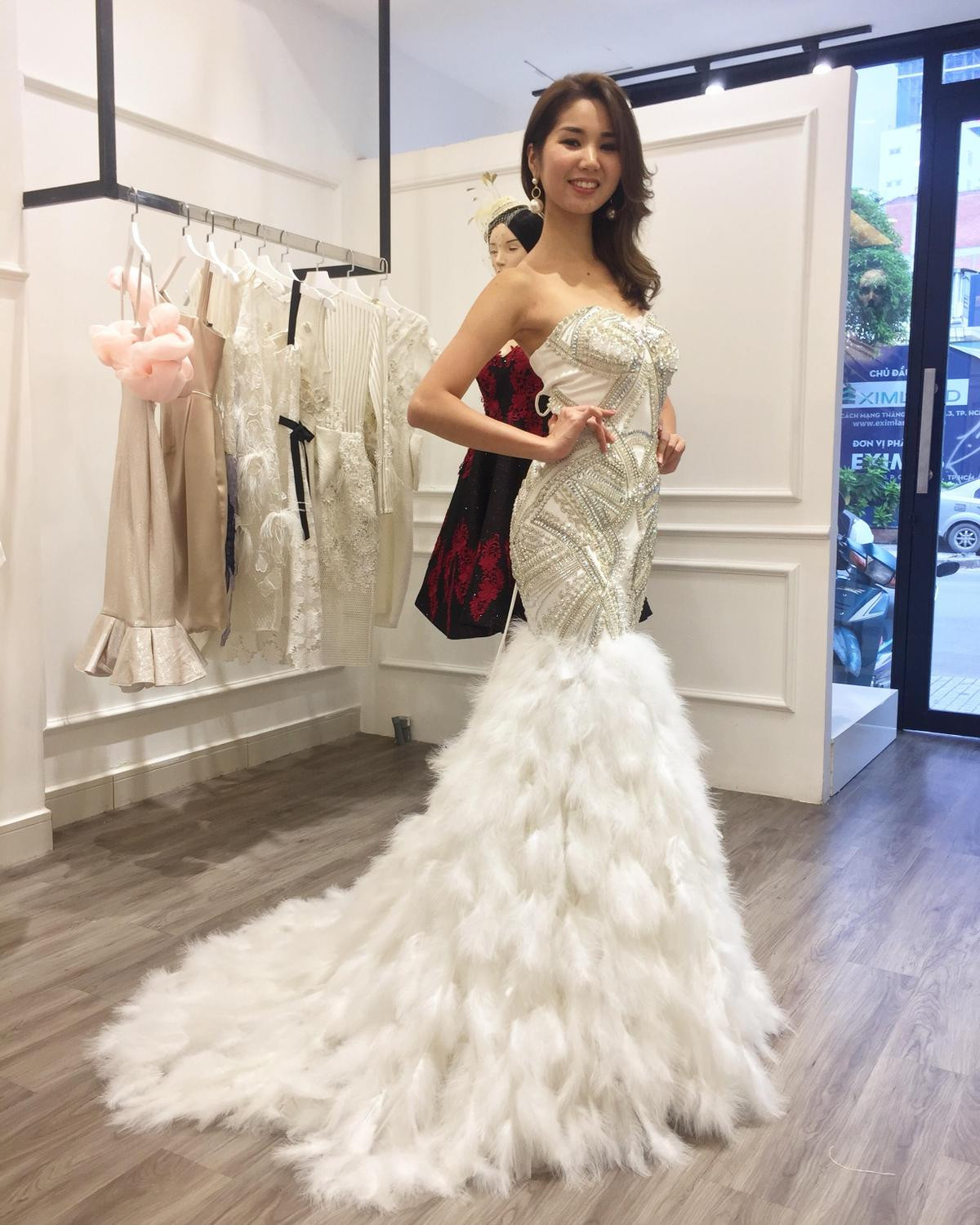 Miss Grand: Hoa hậu Nhật Bản tin tưởng váy dạ hội của NTK Việt giúp cô toả sáng ở chung kết Ảnh 2