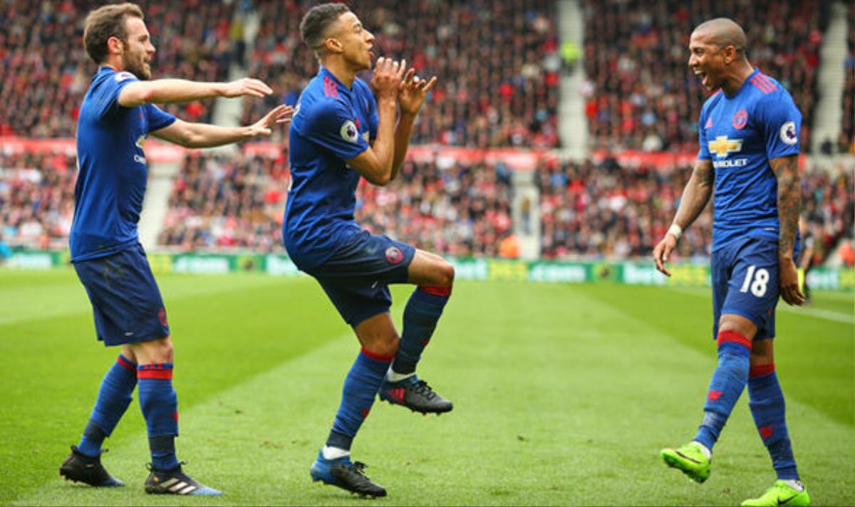 Jesse Lingard ghi bàn xong lại chọc giận fan Man Utd bằng trò hề Ảnh 3