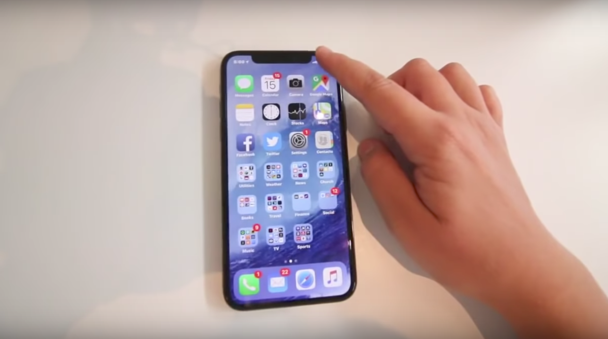 Xuất hiện video trên tay iPhone X 'bằng xương bằng thịt' trước ngày lên kệ Ảnh 1