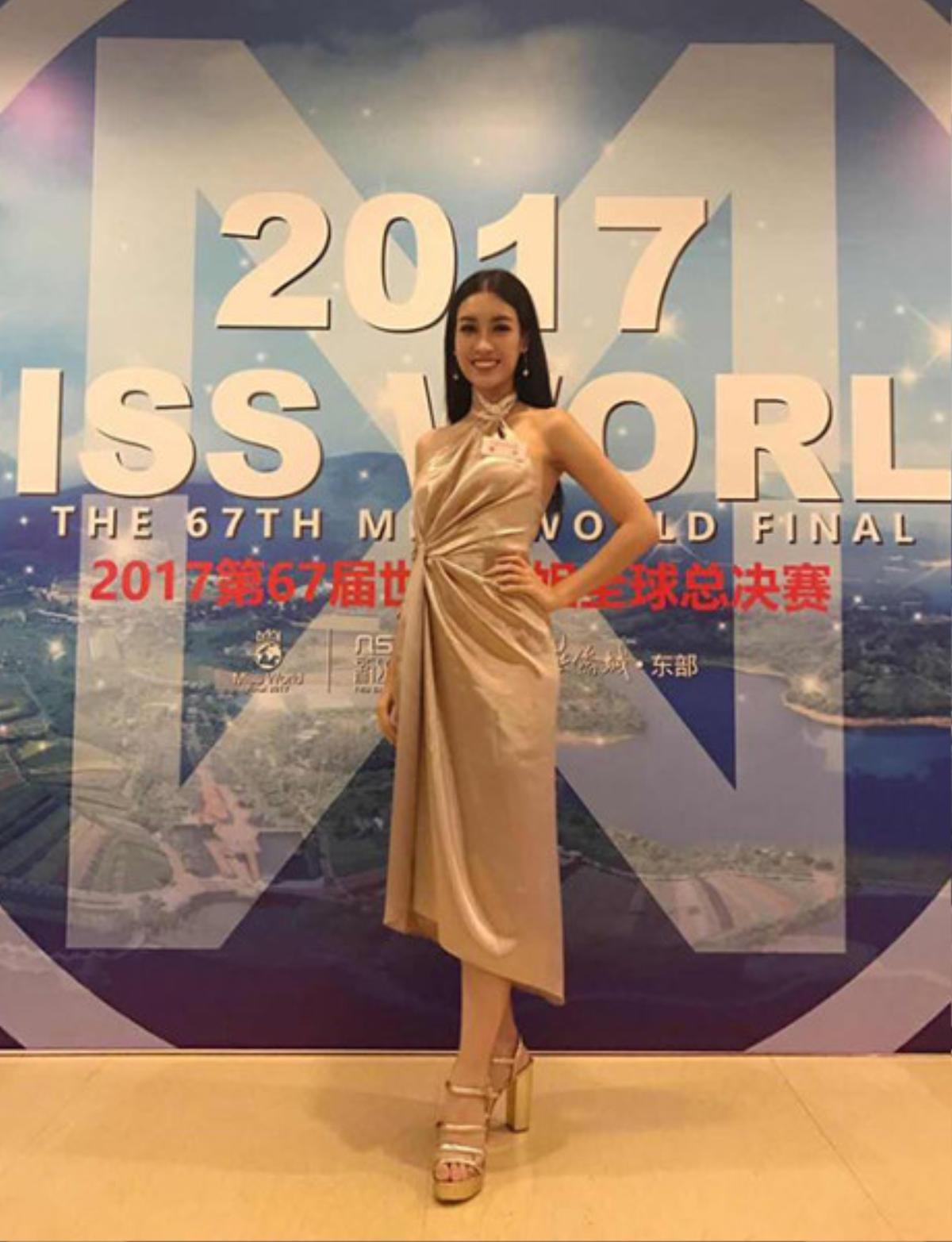 Mỹ Linh mặc áo dài, áo tứ thân nhạt nhòa tại Miss World 2017 khiến fans vô cùng lo lắng! Ảnh 3