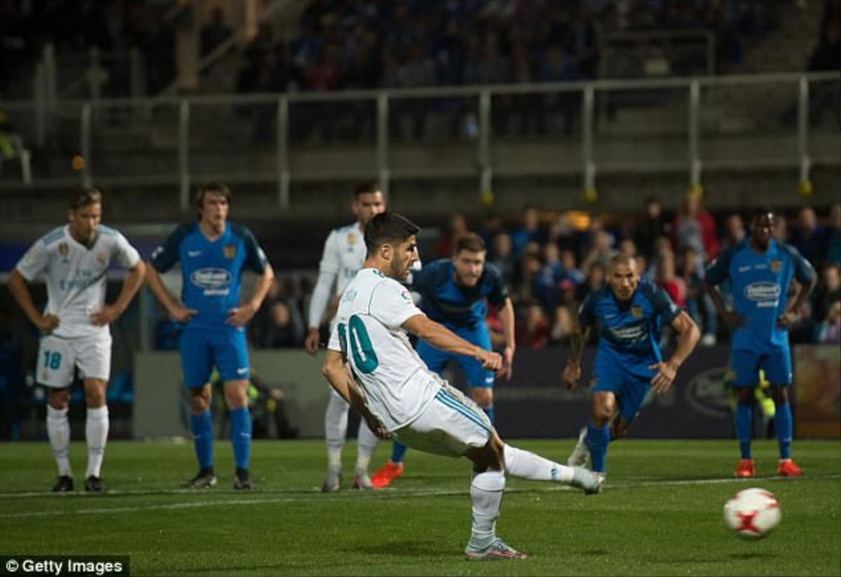 Fuenlabrada 0-2 Real Madrid: Ronaldo được nghỉ trong trận cầu 2 thẻ đỏ Ảnh 1