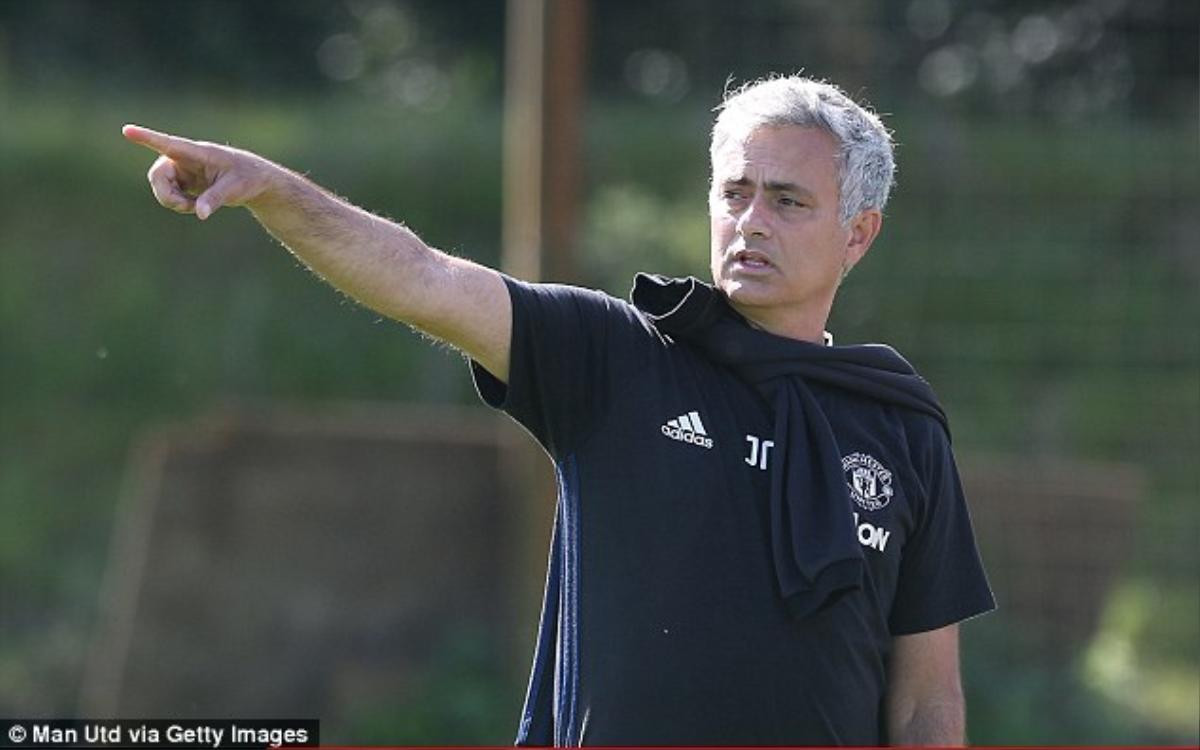 Mourinho chỉ trích học trò, khẳng định muốn đánh bại Tottenham Ảnh 1