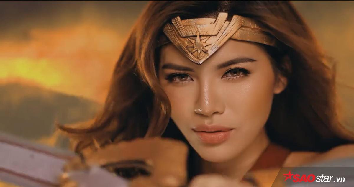 Hóa trang thành Wonder Woman, liệu Minh Tú có 'đọ' được với 'chị đại' Gal Gadot? Ảnh 10