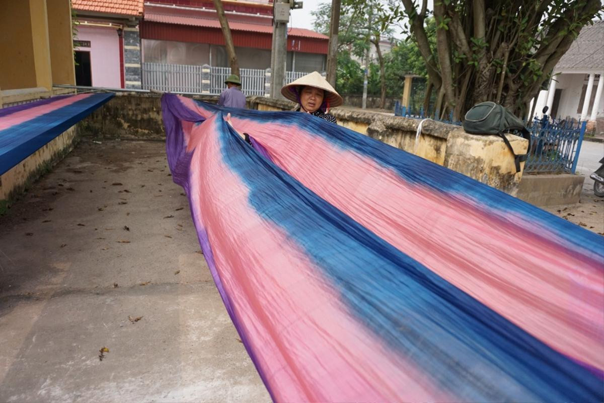 Người dân làng lụa Nha Xá: '5 năm nay Khaisilk mua lụa ở đây rất ít' Ảnh 1