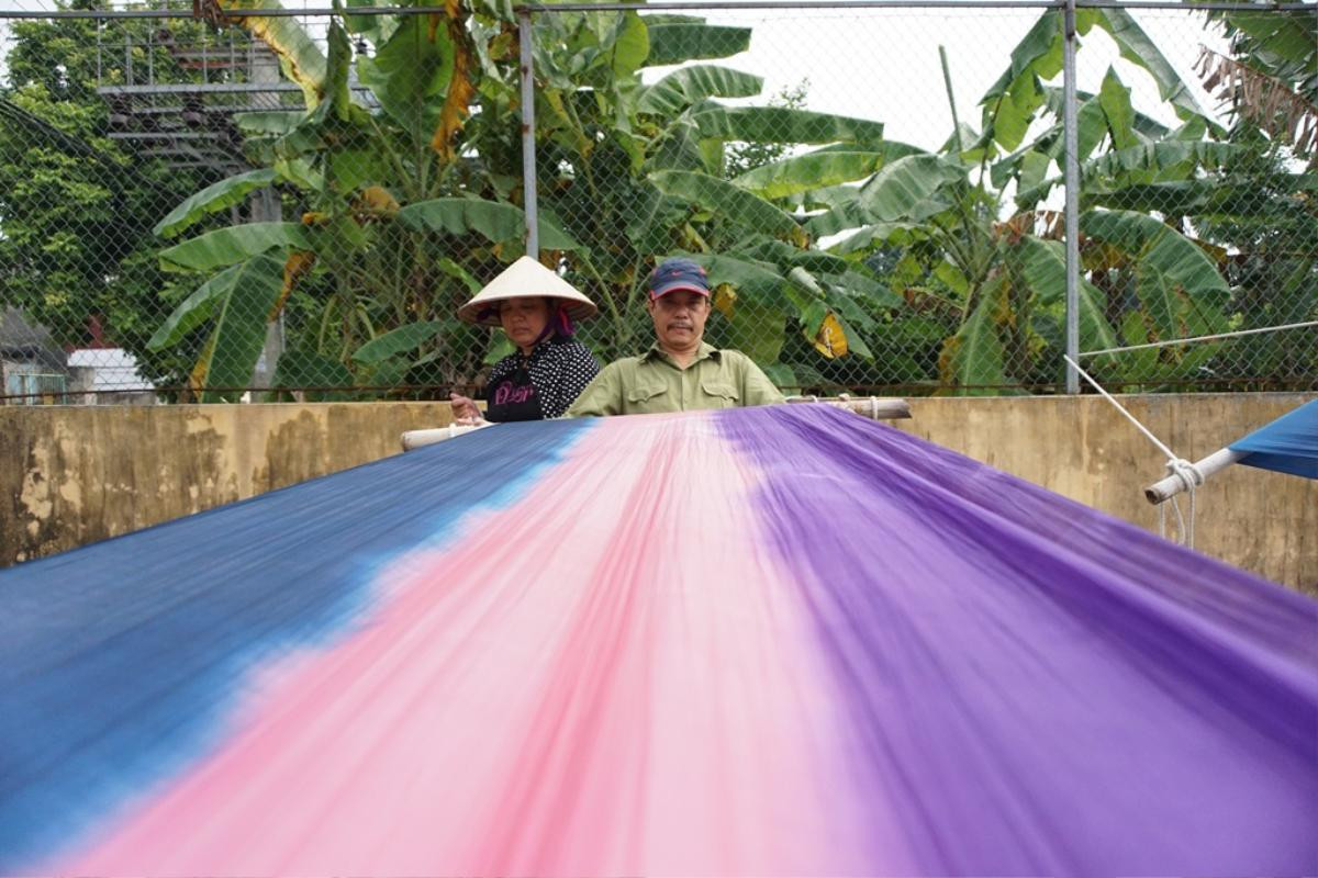 Người dân làng lụa Nha Xá: '5 năm nay Khaisilk mua lụa ở đây rất ít' Ảnh 3