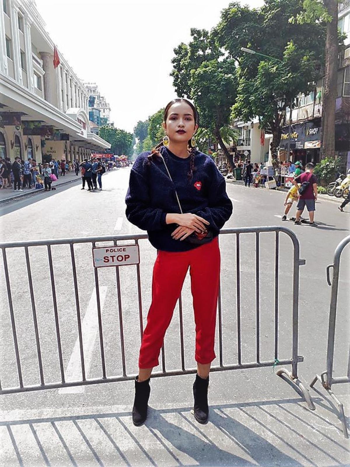 Ngọc Châu trẻ trung đến ngỡ ngàng trong ngày đầu tiên của The best street style Ảnh 1