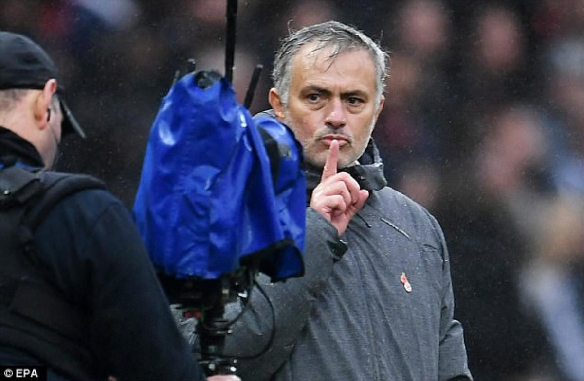 Mourinho lý giải về màn ăn mừng đặc biệt ở trận thắng Tottenham Ảnh 2