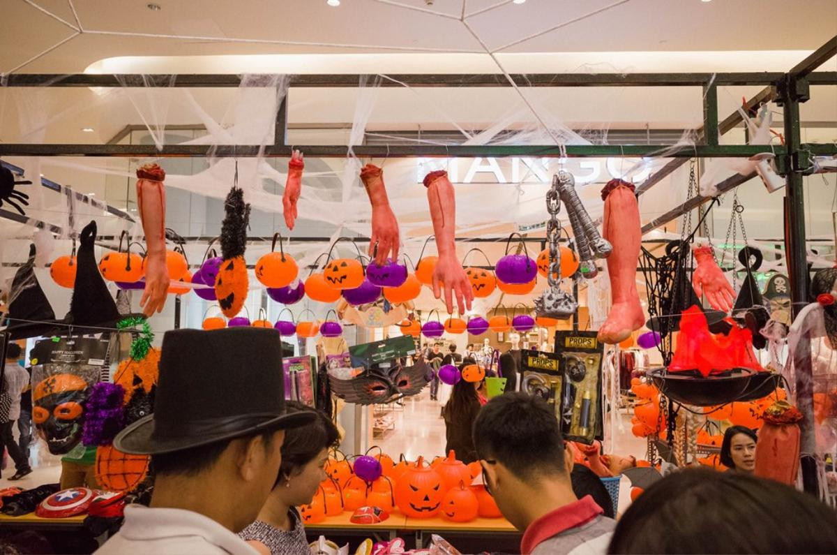 Sài Gòn tràn ngập không khí Halloween, không đến chụp hình thật phí! Ảnh 29