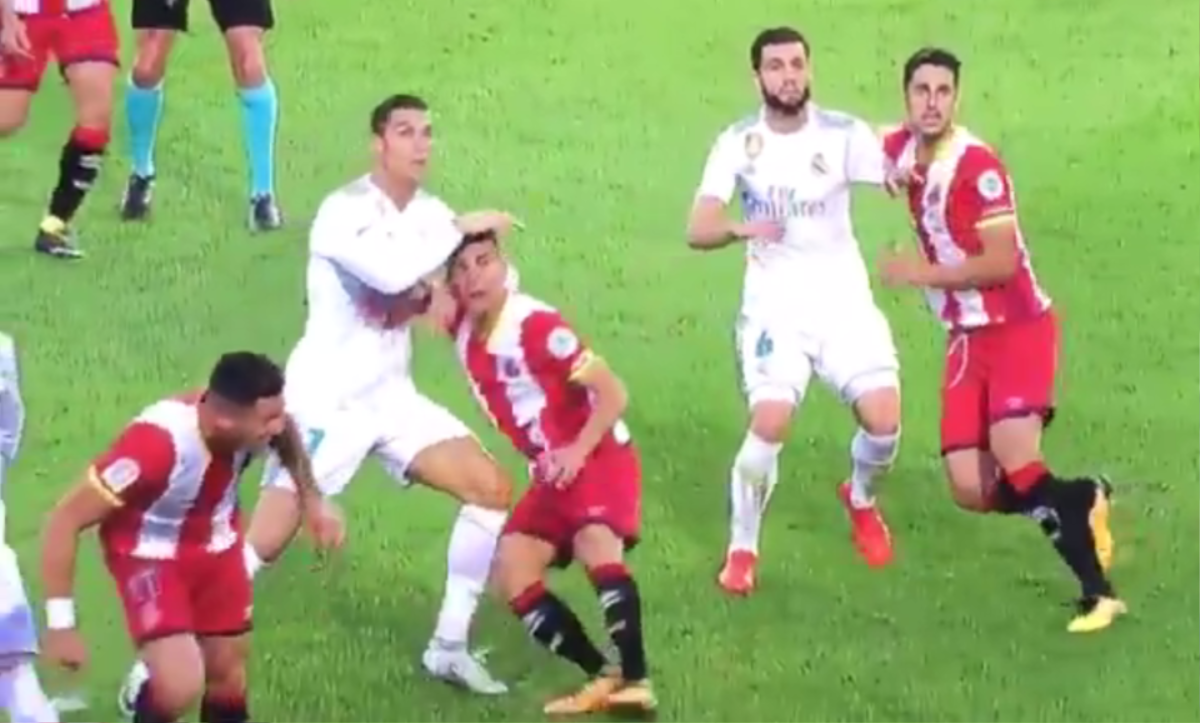 Lộ bằng chứng Cristiano Ronaldo đánh nguội cầu thủ Girona Ảnh 1