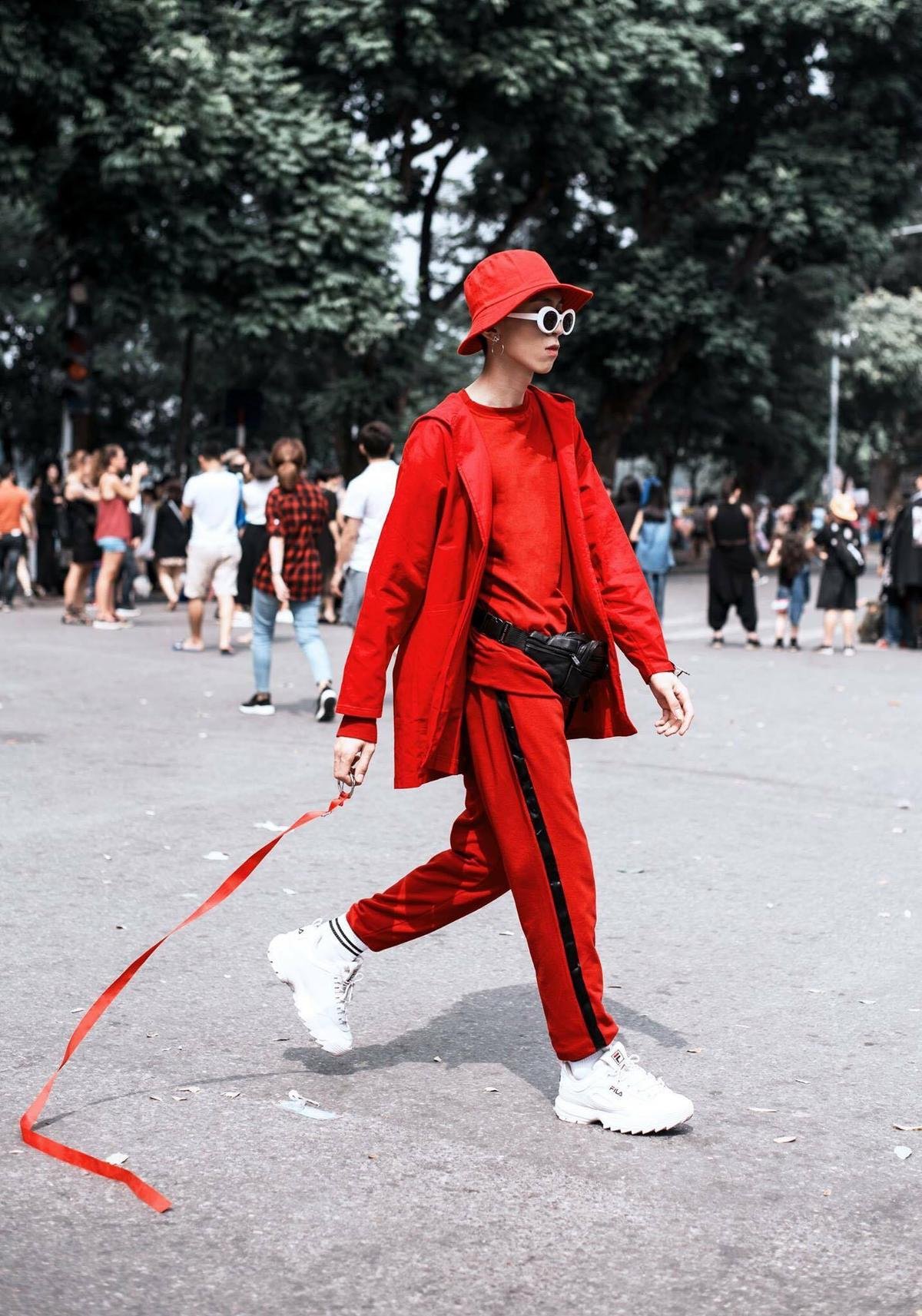 Streetstyle giới trẻ: Quái-độc-lạ phủ sóng đường phố bất chấp mọi ánh nhìn kỳ thị! Ảnh 2