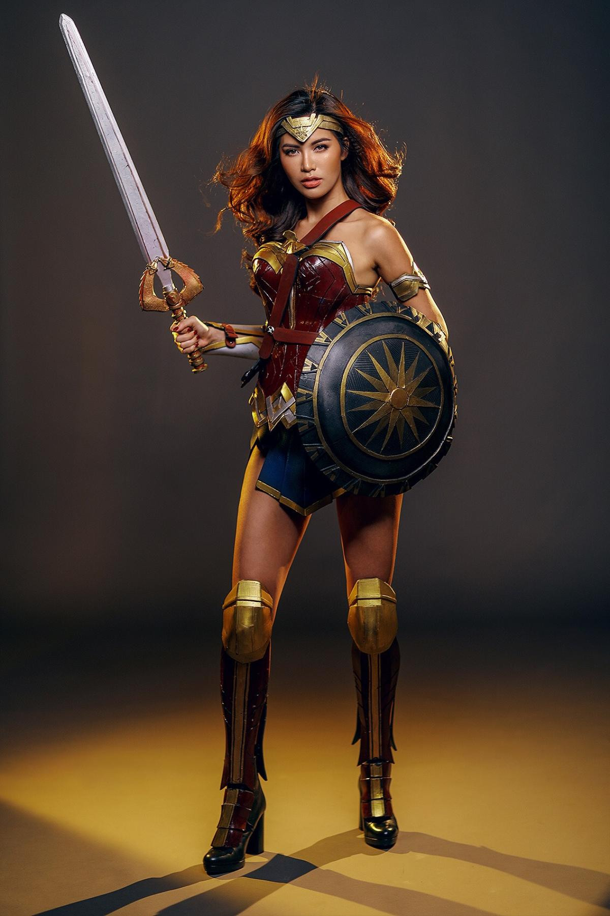 Hâm mộ Gal Gadot, Minh Tú hóa thân thành Wonder Woman Ảnh 3