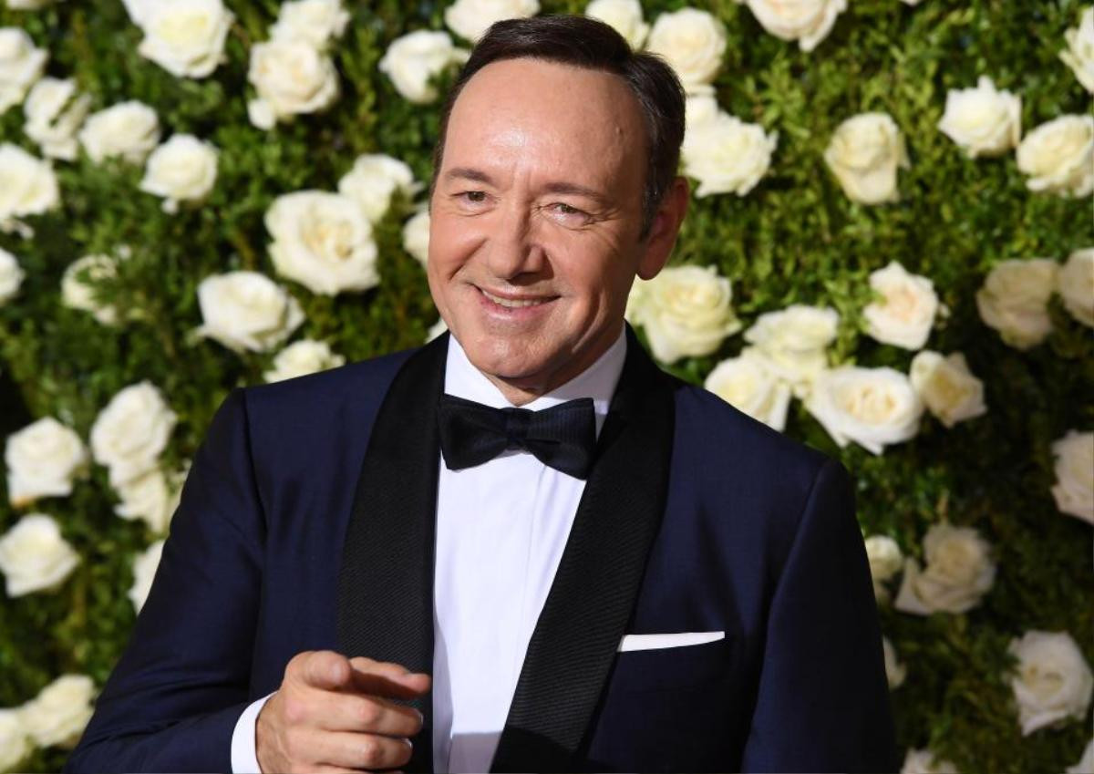 Tài tử Kevin Spacey thừa nhận đồng tính, bị tố từng quấy rối tình dục diễn viên 14 tuổi Ảnh 1