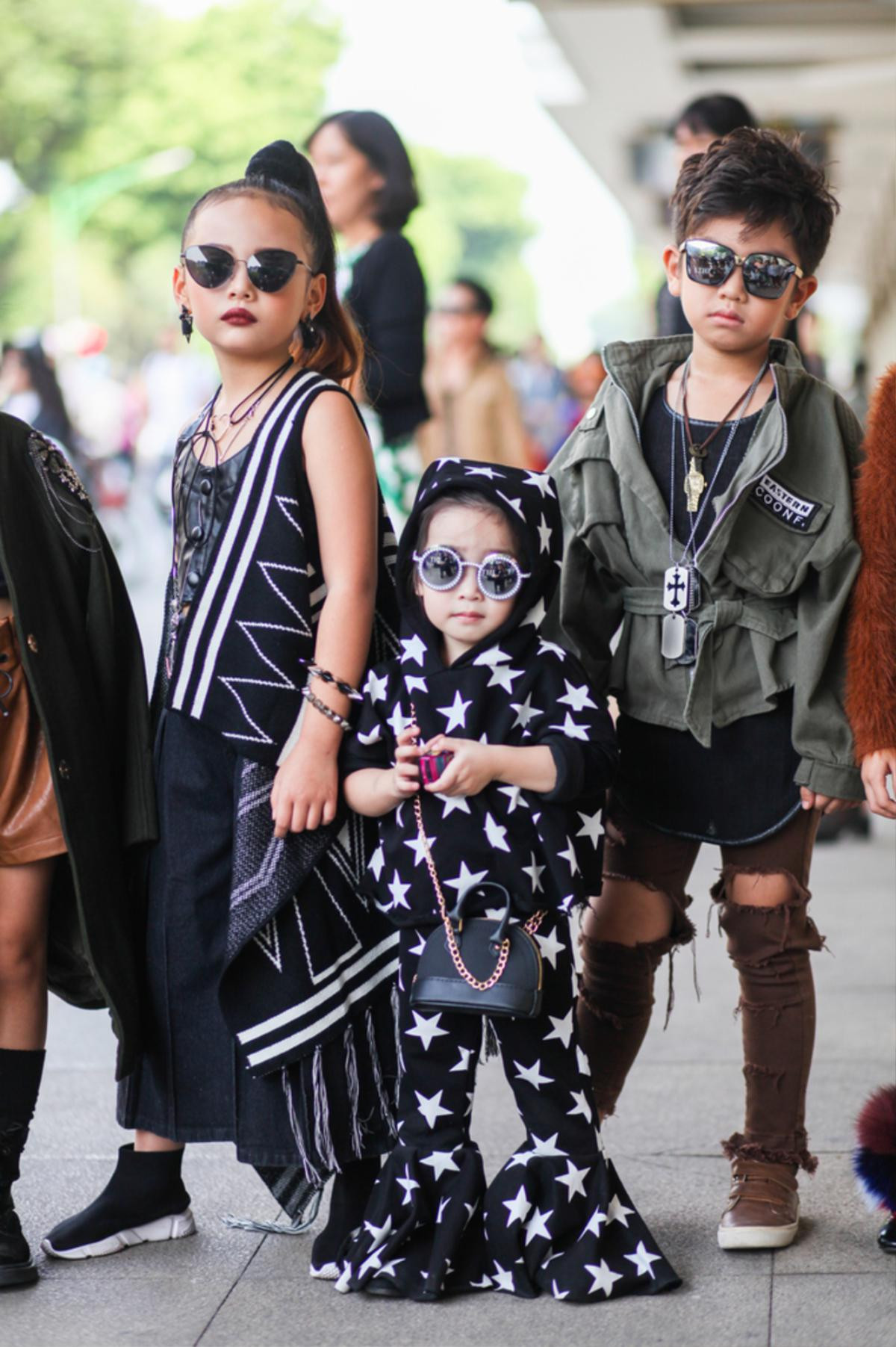 Dàn mẫu nhí lên đồ, tạo dáng 'cực ngầu' chiếm sóng 'The Best Street Style' tại Hà Nội Ảnh 7