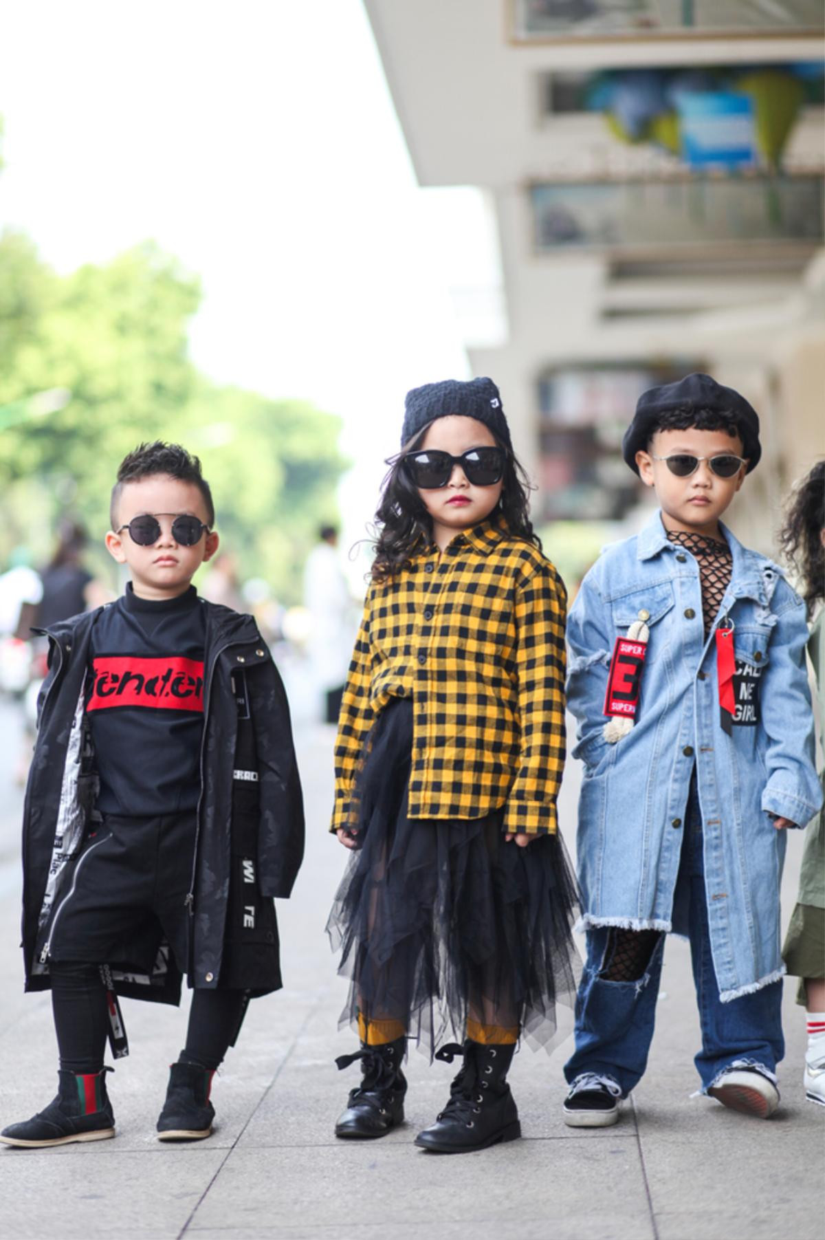 Dàn mẫu nhí lên đồ, tạo dáng 'cực ngầu' chiếm sóng 'The Best Street Style' tại Hà Nội Ảnh 8