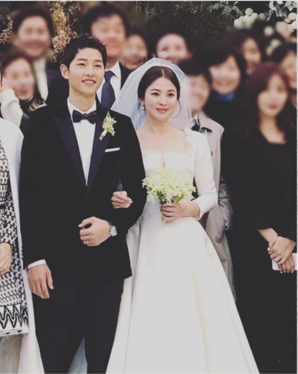 Hậu đám cưới, Song Joong Ki - Song Hye Kyo rời lễ đường bằng siêu xe, quyết không lộ mặt Ảnh 9