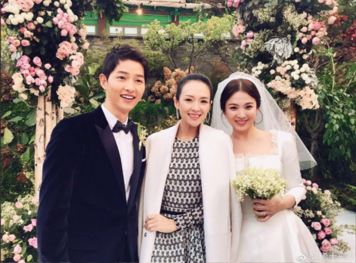 Xuất hiện xinh đẹp tại siêu đám cưới Song Joong Ki - Song Hye Kyo, Chương Tử Di vẫn bị chỉ trích vì những lý do này Ảnh 3