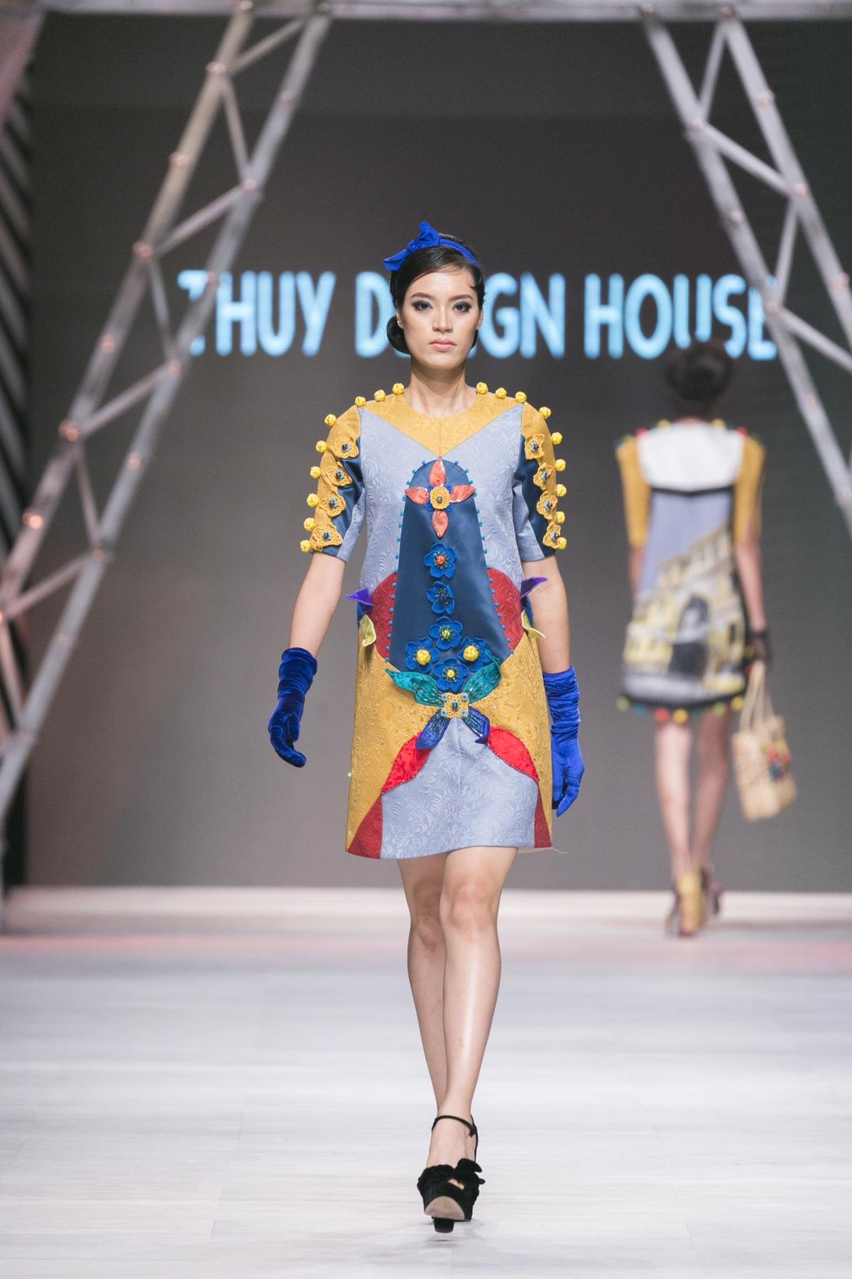 Ngô Thanh Vân hóa 'Cô Ba Sài Gòn' đăm chiêu, khó tính catwalk trên sàn diễn thu đông 2017 Ảnh 8