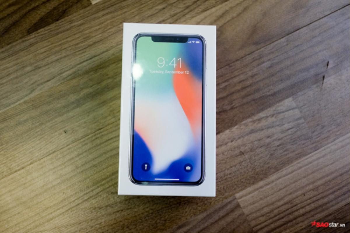 Cận cảnh iPhone X đầu tiên tại Việt Nam: Đẹp tuyệt vời nhưng giá tới 68 triệu đồng Ảnh 1