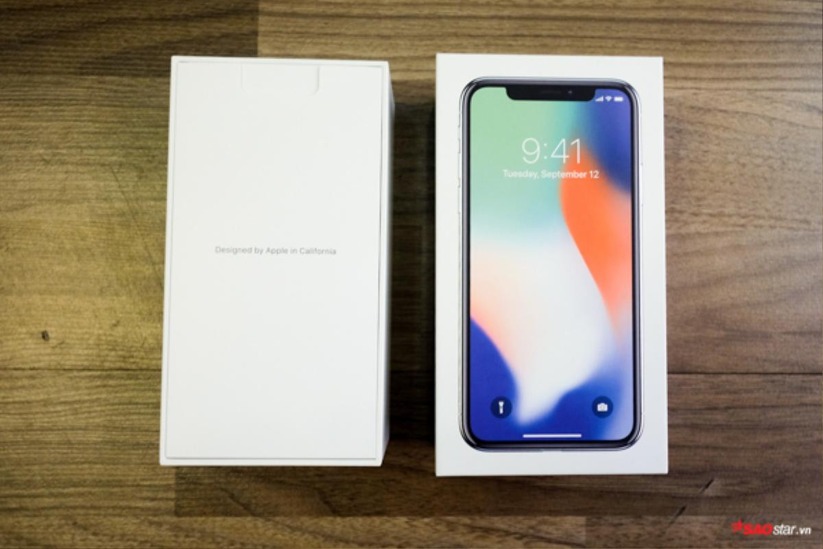 Cận cảnh iPhone X đầu tiên tại Việt Nam: Đẹp tuyệt vời nhưng giá tới 68 triệu đồng Ảnh 2