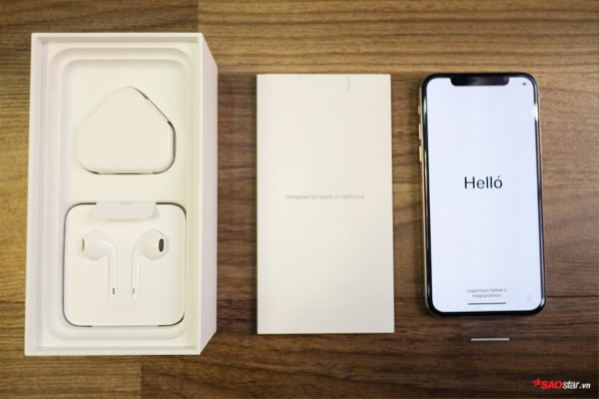 Cận cảnh iPhone X đầu tiên tại Việt Nam: Đẹp tuyệt vời nhưng giá tới 68 triệu đồng Ảnh 3