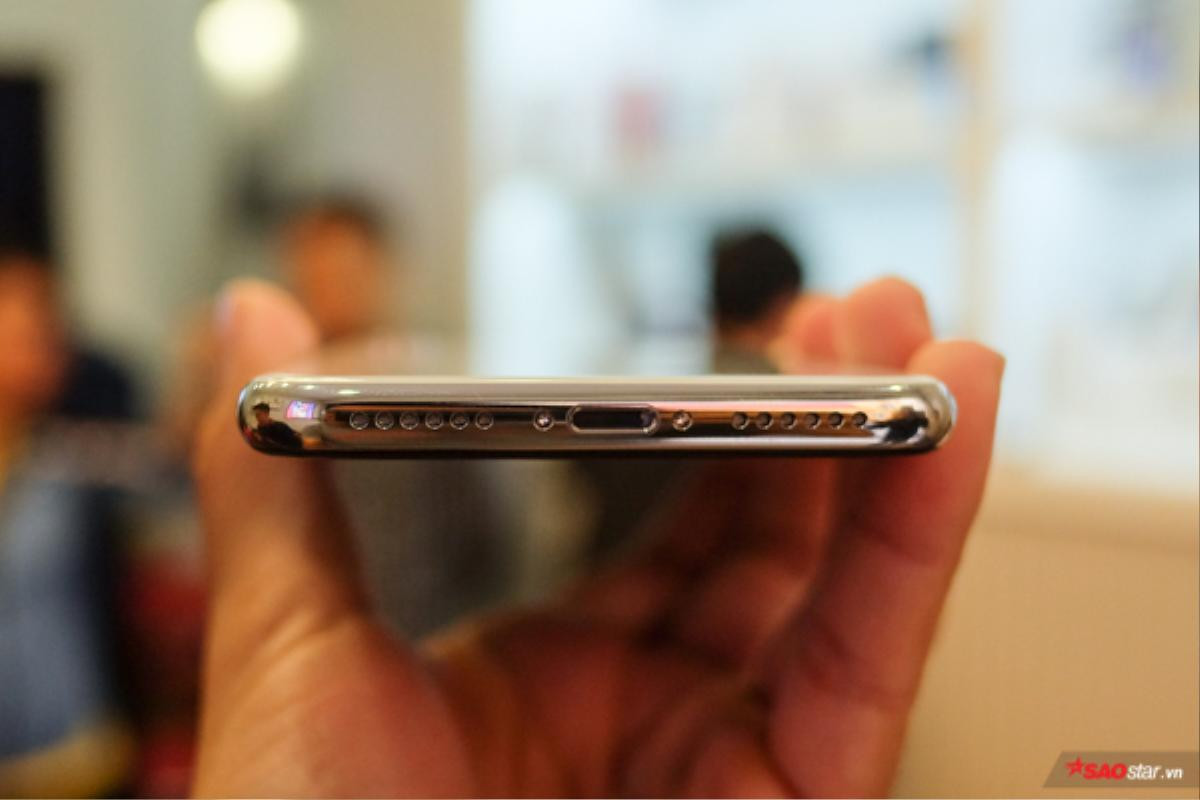 Cận cảnh iPhone X đầu tiên tại Việt Nam: Đẹp tuyệt vời nhưng giá tới 68 triệu đồng Ảnh 9