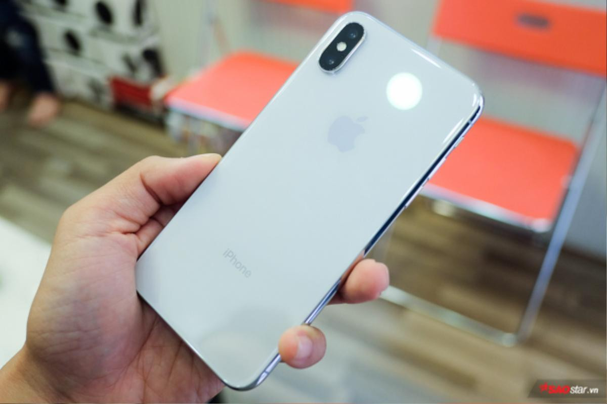 Cận cảnh iPhone X đầu tiên tại Việt Nam: Đẹp tuyệt vời nhưng giá tới 68 triệu đồng Ảnh 12