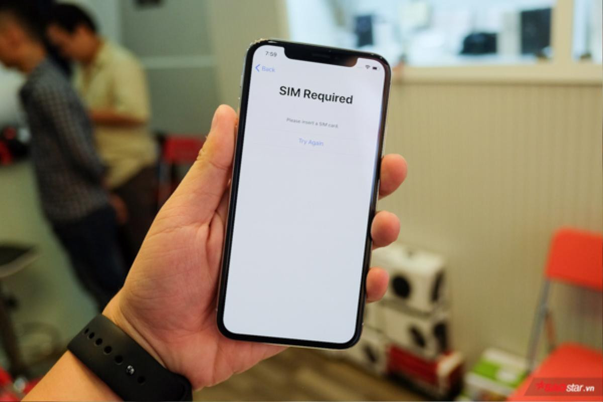 Cận cảnh iPhone X đầu tiên tại Việt Nam: Đẹp tuyệt vời nhưng giá tới 68 triệu đồng Ảnh 6