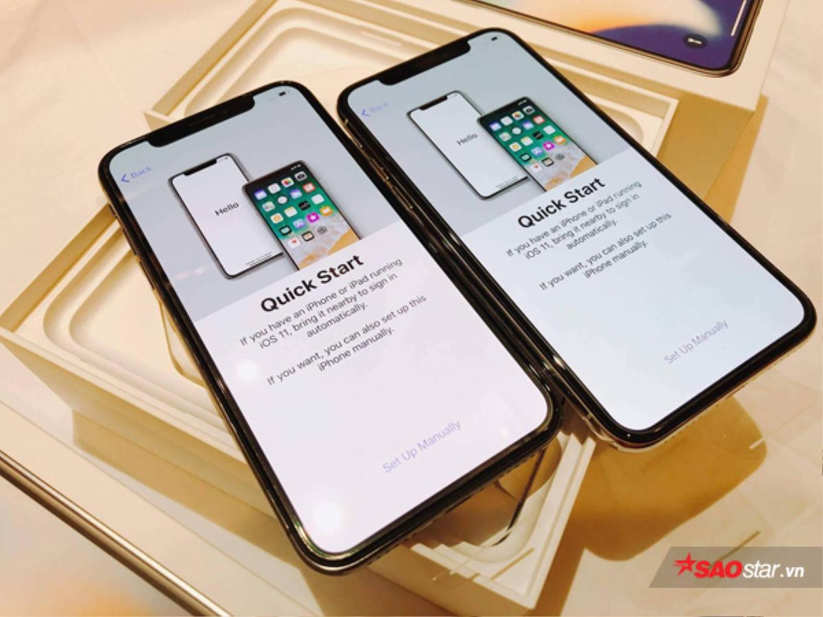 Đây là chiếc iPhone X đầu tiên đang về Việt Nam và nó có giá tới 68 triệu đồng Ảnh 2